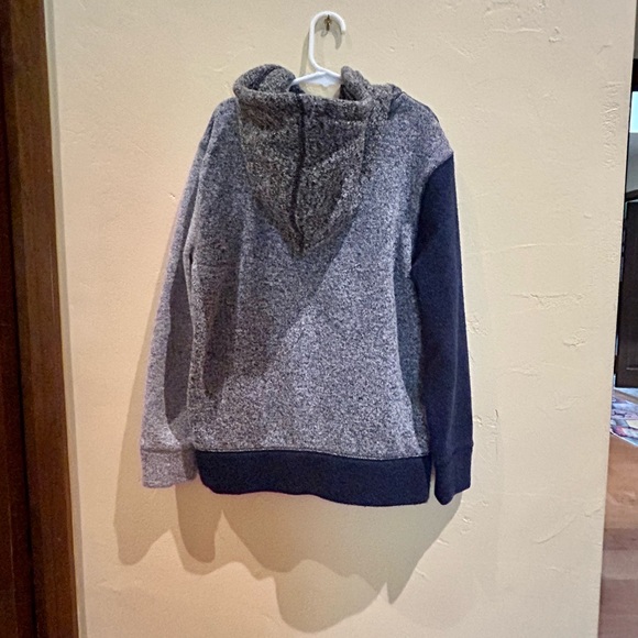 GAP Boys zip up sweater/jacket. - Picture 4 of 13